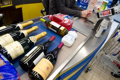 'Alcohol duurder, einde aan drankaanbiedingen'