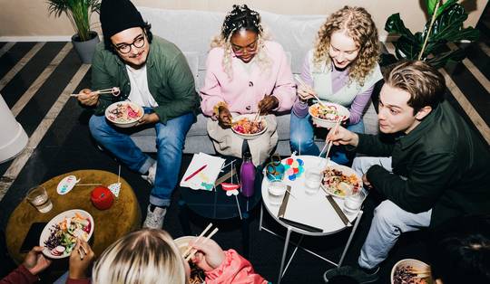 Hoeveel leefgeld geef je aan je kotstudent? ‘Zestig procent gaat naar eten, de rest is voor pintjes en uitgaan’