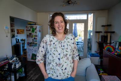 Arnhemse moeder Eline leeft op bijstandsniveau: ‘Ex haalde alle bankrekeningen leeg’