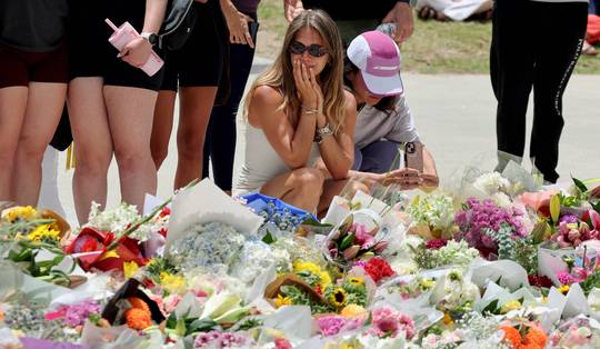 Australische premier wil strengere wapenwetgeving • Inzamelingsactie voor Ahmed die schutters ontwapende, levert al 340.000 dollar op