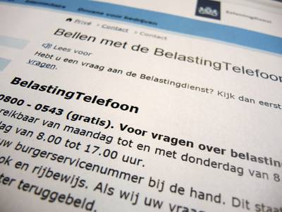 Wachttijd Belastingtelefoon nog langer door boze bellers