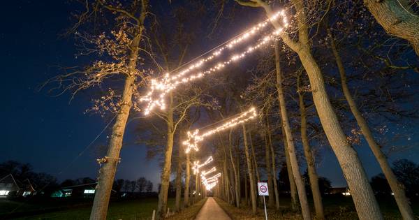 Dorp rekent op duizenden bezoekers tijdens Reutum in het Licht - Tubantia