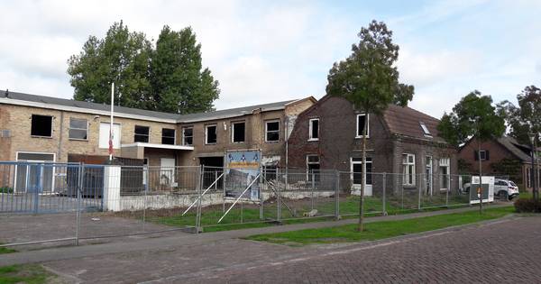 Vondst asbest vertraagt sloop oude pand Heijzoo in Mariaheide