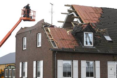 In Landhorst ging het dak eraf: ‘Het was een windhoos’