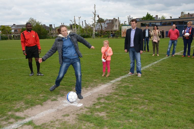 Wereldkampioene Boksen Trapt Derby Af Wingene Regio Hln