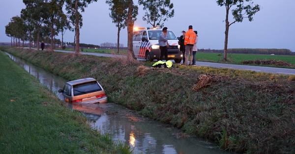 Nat pak voor automobilist in Maasbommel