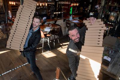 Tapasrestaurant bezorgt nu schnitzels: ‘We hadden een overlevingsplan nodig voor de tweede lockdown’