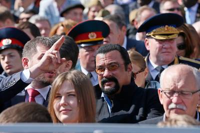 Steven Seagal loopt woest weg na vragen over seksueel misbruik