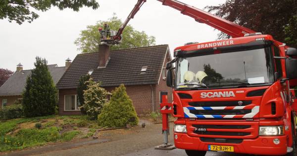 Bewoners schrikken van schoorsteenbrand in Drunen, hadden hem net schoongeveegd.