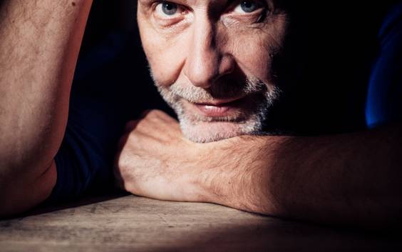 Nic Balthazar ziet zoveel jongeren die zich niet goed in hun vel voelen: “We beseffen niet dat dit nog maar het begin van een nieuwe epidemie is”