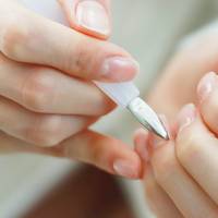 Ontstoken nagelriem? Dít kun je eraan doen