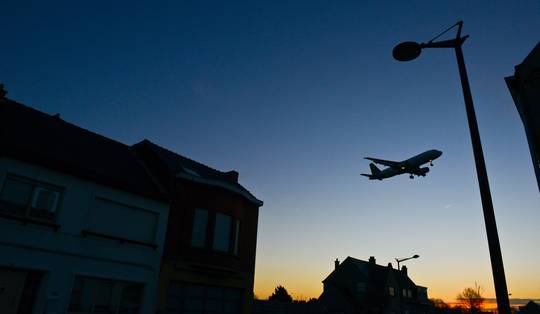 Waarom het dossier van de nachtvluchten weer op tafel ligt (en er zo goed als zeker weer geen verbod zal komen)