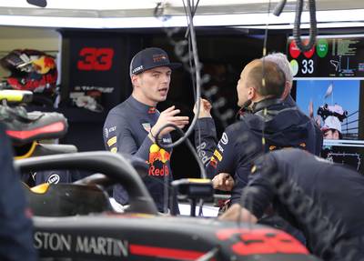Verstappen klokt weer snelste tijd, maar valt stil
