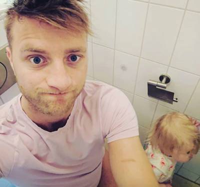 Jan krijgt bezoek op de wc, Geraldine gaat terug in de tijd