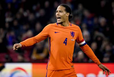 Van Dijk in het zonnetje gezet voor 25ste interland