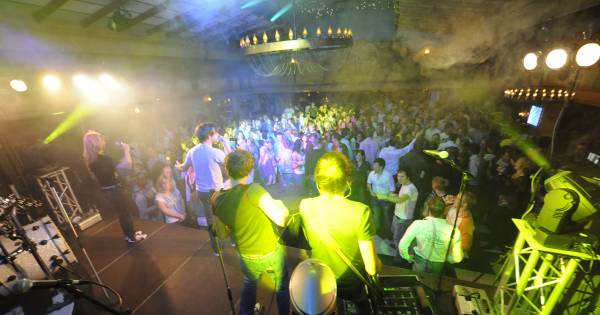 Dancing Bruins in Saasveld steeds populairder op zaterdagavond