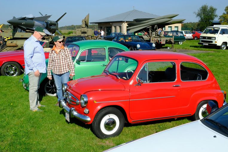 Oldtimers onder bakkende zon | Brasschaat | In de buurt | HLN