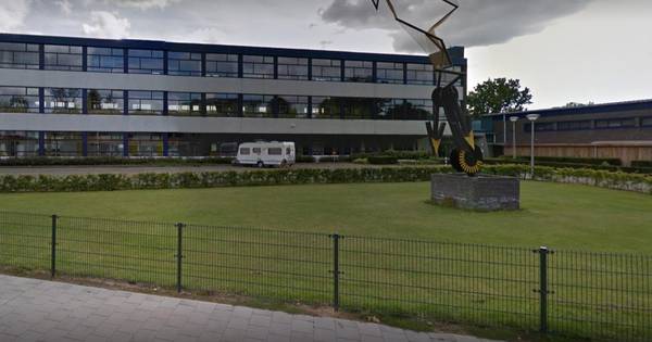 Man neemt na 17 jaar wraak op docent wiskunde (60) - AD.nl