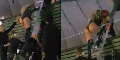 Beyoncé klautert onhandig van ladder na storing op podium