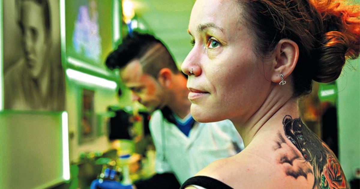 Vrouw Laat Panter Zetten Over Zwarte Piet Tatoeage Rotterdam Ad Nl