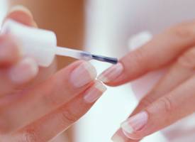 Gele nagels? 7 tips van de expert om ze te voorkomen (én snel wit te krijgen!)