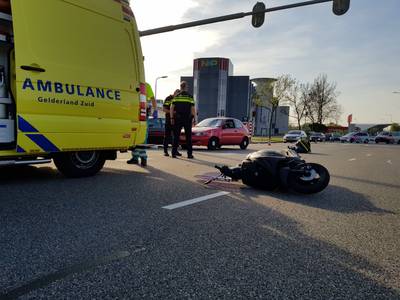 Bestuurder scooter gewond na botsing met auto in Nijmegen
