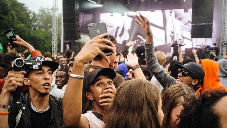 Op Appelsap Juicht Men Met Name Voor Rappers Van Eigen Bodem Het Parool
