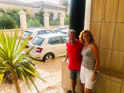 Bennekoms stel zit door modderstromen vast in Spaans hotel: ‘Eén grote chaos’