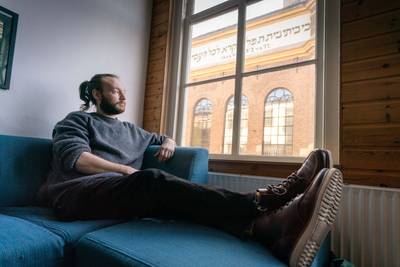 Wonen bij de synagoge? Lekker rustig, vindt Roy (33) uit Arnhem