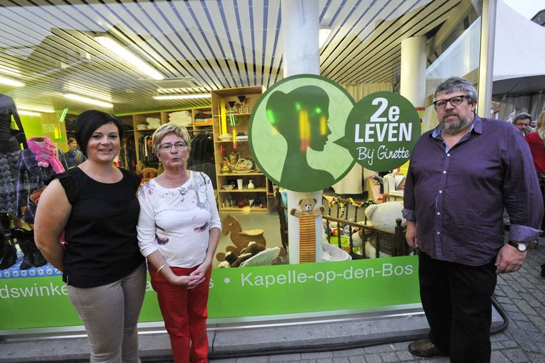 Tweedehandswinkel Eert Overleden Ocmw Leden Kapelle Op Den Bos In De Buurt Hln