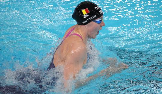 Roos Vanotterdijk knokt zich naar brons op 200 meter wisselslag: al derde medaille op dit EK