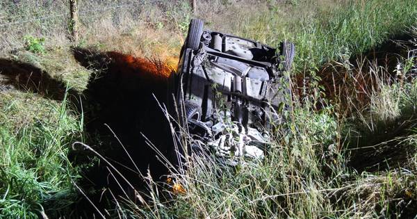 Auto slaat over de kop op A1 bij Bornerbroek: twee personen gewond - De Stentor