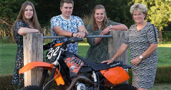 Boet (18) overleed op 'zijn' Zwarte Cross: 'Dat kan niet, was het eerste wat ik zei' - Tubantia