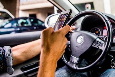 Het is klaar met appen in de Renkumse dienstauto