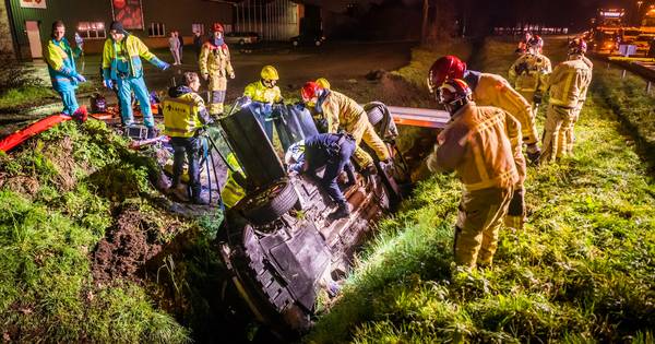 Auto vliegt over vangrails na ongeluk op A58 bij Oirschot.