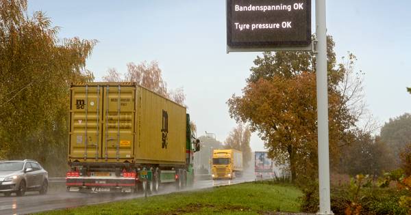 'Een klapband? Je schrikt je rot en voor je het weet ligt je wagen geschaard op de weg' - BD.nl