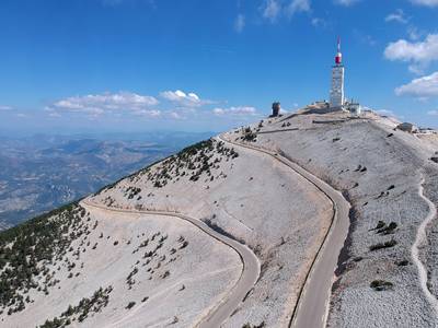 Herrada wint klimkoers op Ventoux