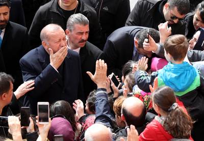 Turkse kiezers straffen Erdogan niet af bij lokale verkiezingen