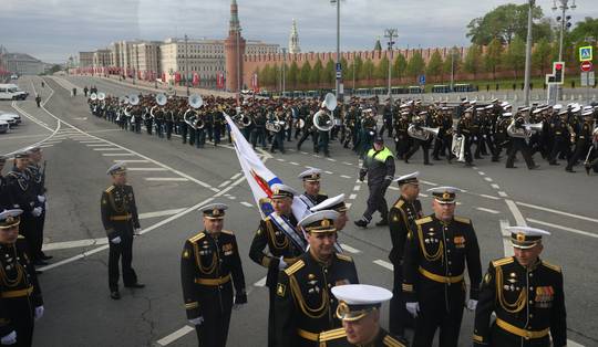 De oorlog klopt aan in Moskou: de façade van Poetin vertoont barsten