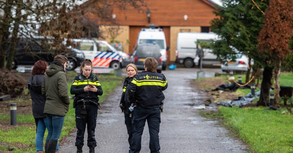 Dode in huis Oud Ade is man van 66, politie nog volop bezig met onderzoek van ‘complexe zaak'.