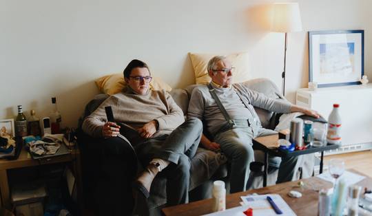 Plots ben jij het die voor je ouders zorgt: ‘Papa beseft dat zijn zoon voor hem zorgt en dat ontroert hem, soms tot tranen toe’