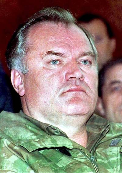 ‘Kusjes van pappa Ratko’: Mladic belt stiekem met Servische tv-show
