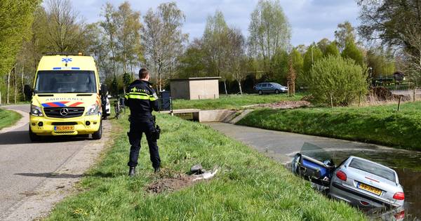 Automobiliste aangehouden na eenzijdig ongeluk in Den Ham: mogelijk onder invloed - Tubantia