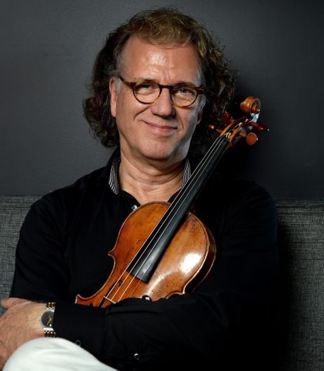 Zoon Bibian Mentel staat stil bij haar 'extra' verjaardag: 'Dankbaar dat je er nog bent' | Show ...