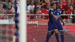 Kompany ziet hoe jonkies Anderlecht aan vertrouwen winnen in Benfica: 1-2