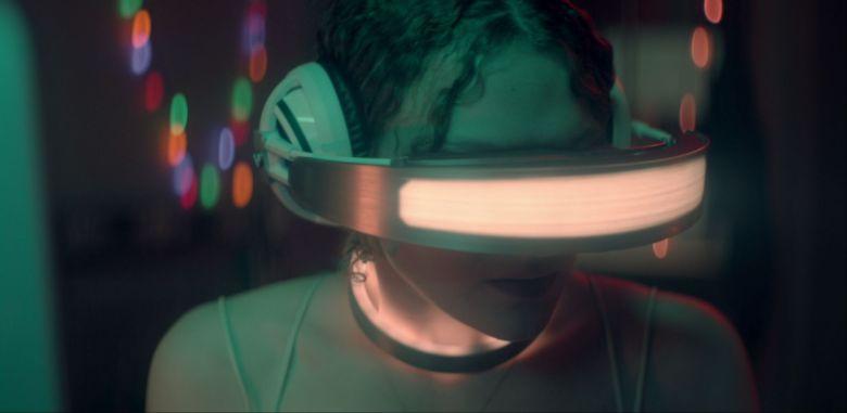Dodelijk VR-spel in trailer Netflix-serie Kiss Me First