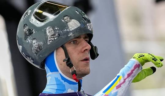 ‘Ik zal ze niet in de steek laten’: Oekraïense skeletonner gediskwalificeerd om oorlogshelm, IOC-voorzitter in tranen