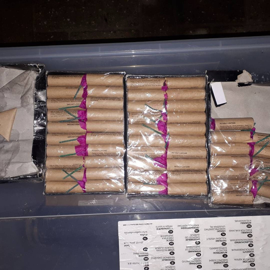 Moeder Schrikt Van Illegaal Vuurwerk Zoon In Eigen Huis In Zeewolde Foto Destentor Nl