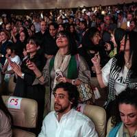 Onbedekt haar en openluchtmuziek: een nieuw tijdperk breekt aan in Iran