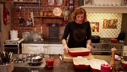86. Gepaneerde visreepjes met couscous en een pittige tomatensaus